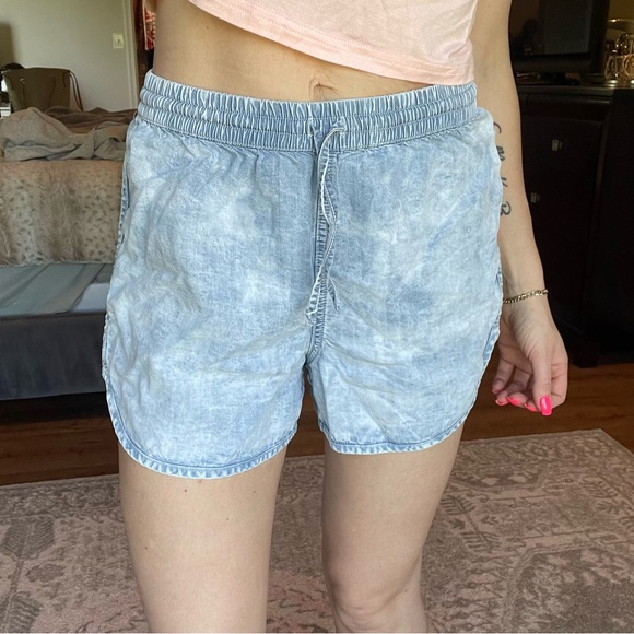 Womens Juicy Couture relaxed fit elastic waist jean shorts - Picture 3 of 9